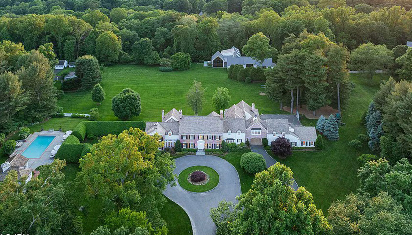 a linterieur du manoir fou du proprietaire de chelsea todd.jpg