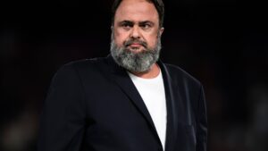 evangelos marinakis en pourparlers pour acheter un nouveau club avec.jpg