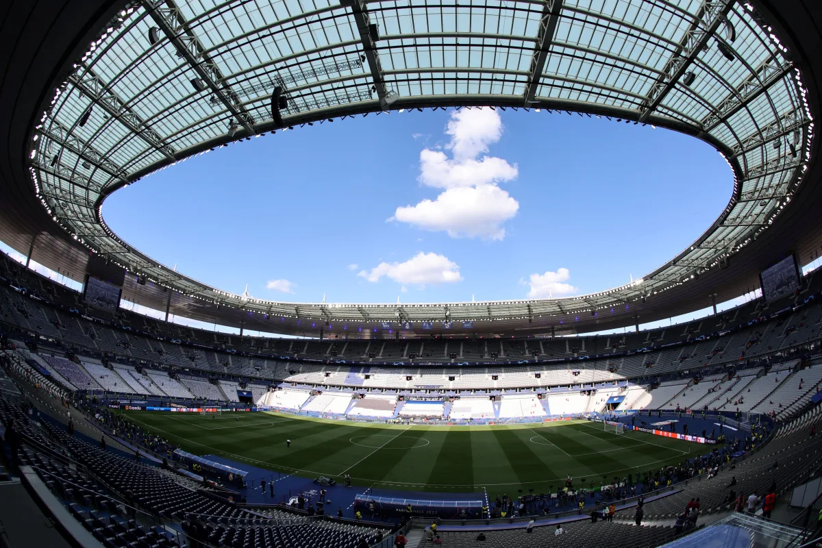 Des manifestants pro-palestiniens protestent contre la décision de la FFF d’accueillir France-Israël au Stade de France