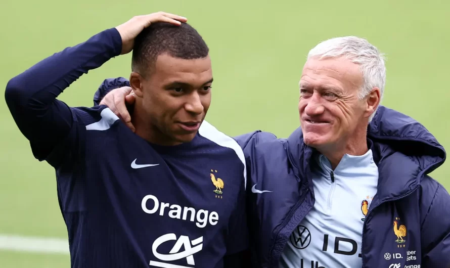 « Vous direz peut-être que je suis fou… mais ses deux derniers managers l’ont fait » – Didier Deschamps justifie le positionnement de Kylian Mbappé