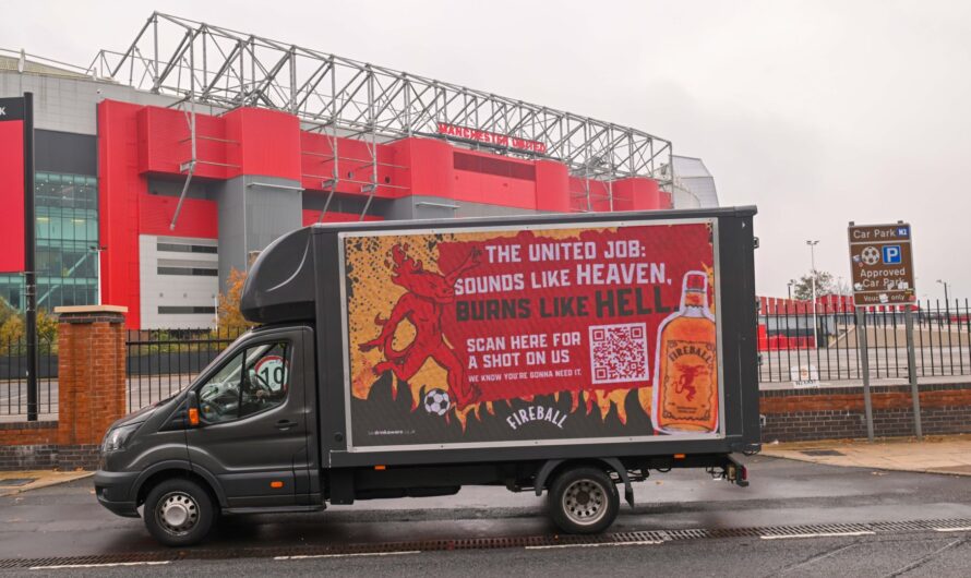 La marque de whisky se moque du nouveau manager de Man Utd, Ruben Amorim, avec un panneau d’affichage à l’extérieur d’Old Trafford