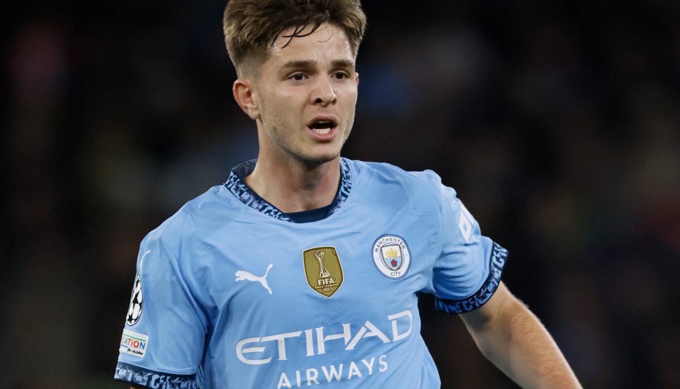 le prodige de man city james mcatee aligne pour.jpg