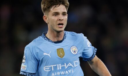 le prodige de man city james mcatee aligne pour.jpg