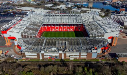 les detenteurs dabonnements a man utd veulent quold trafford.jpg