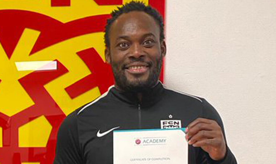 Michael Essien, légende de Chelsea, franchit une nouvelle étape dans son parcours de manager de football et continue à se hisser au sommet.