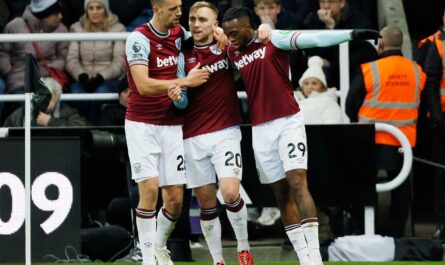 newcastle 0 west ham 2 aaron wan bissaka marque un but.jpg