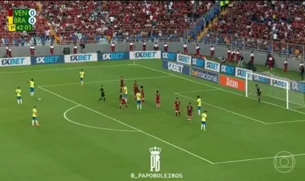 raphinha free kick.jpg