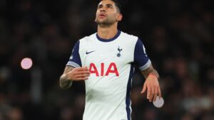 cristian romero semble viser les chefs de tottenham car il.jpg