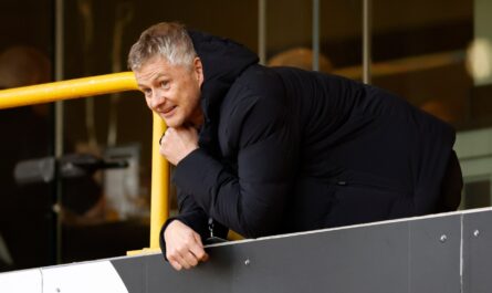 lancien patron de man utd ole gunnar solskjaer surveille un.jpg