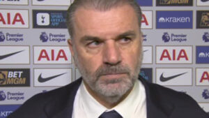 le patron de tottenham postecoglou refuse de repondre aux questions.jpg