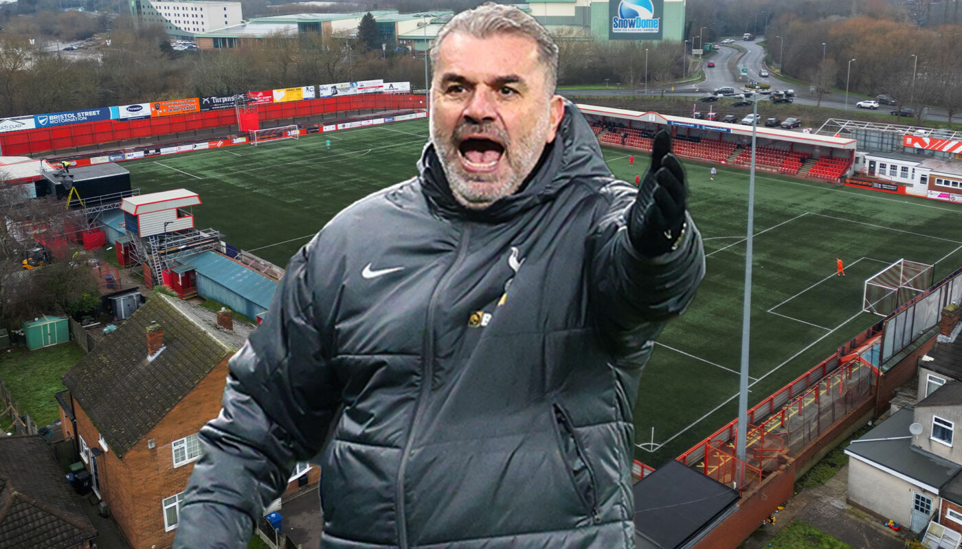 ange postecoglou souvre sur le terrain couvert de toads alors.jpg