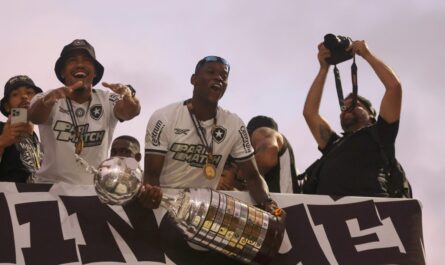 botafogo celebrate after winning their first copa conmebol liberadores 2024 scaled.jpg