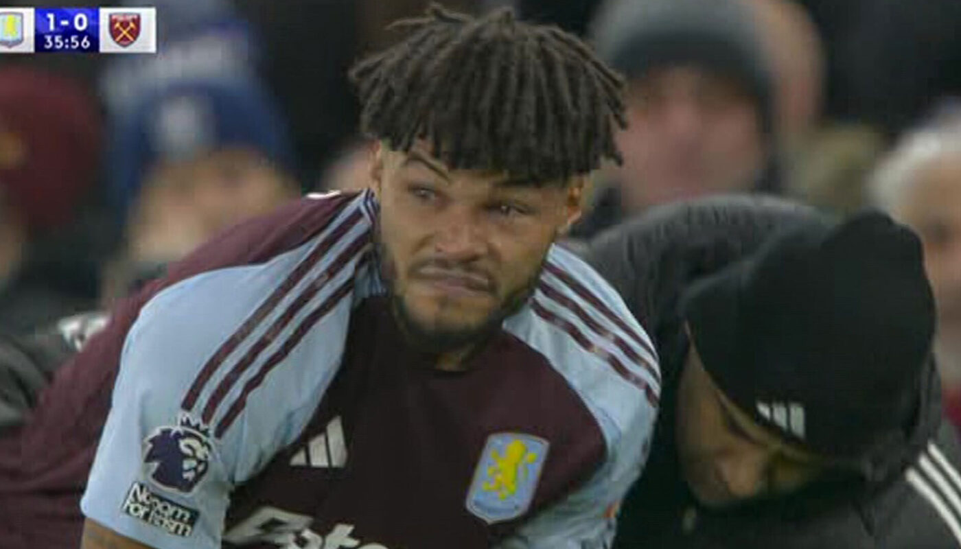 tyrone mings fond en larmes alors quil est a nouveau.jpg