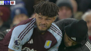 tyrone mings fond en larmes alors quil est a nouveau.jpg